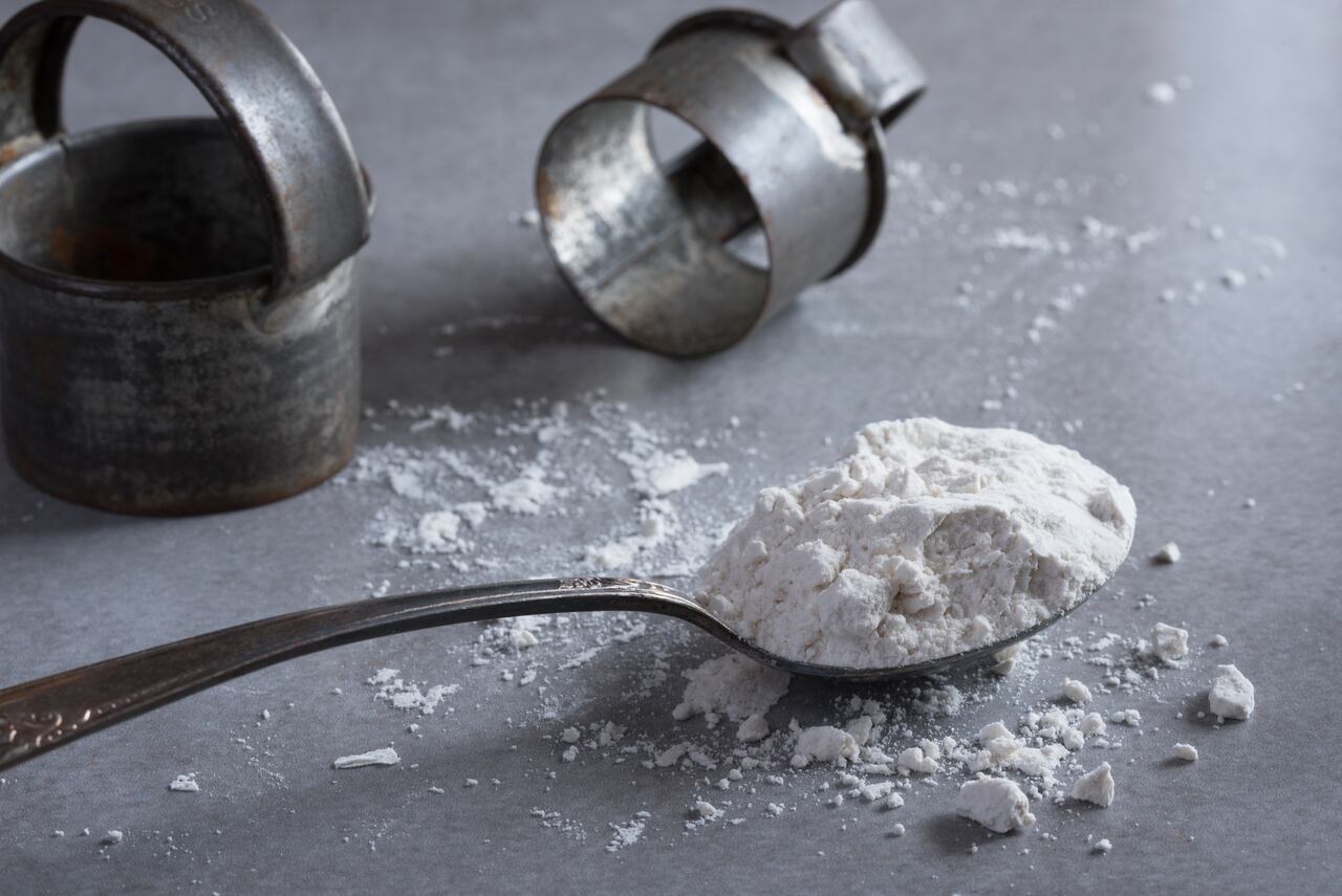 Diga adiós a las cucarachas con un cebo casero fácil de preparar.