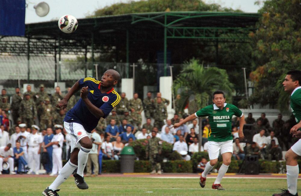 ... un sombrero para eludir a los rivales. 