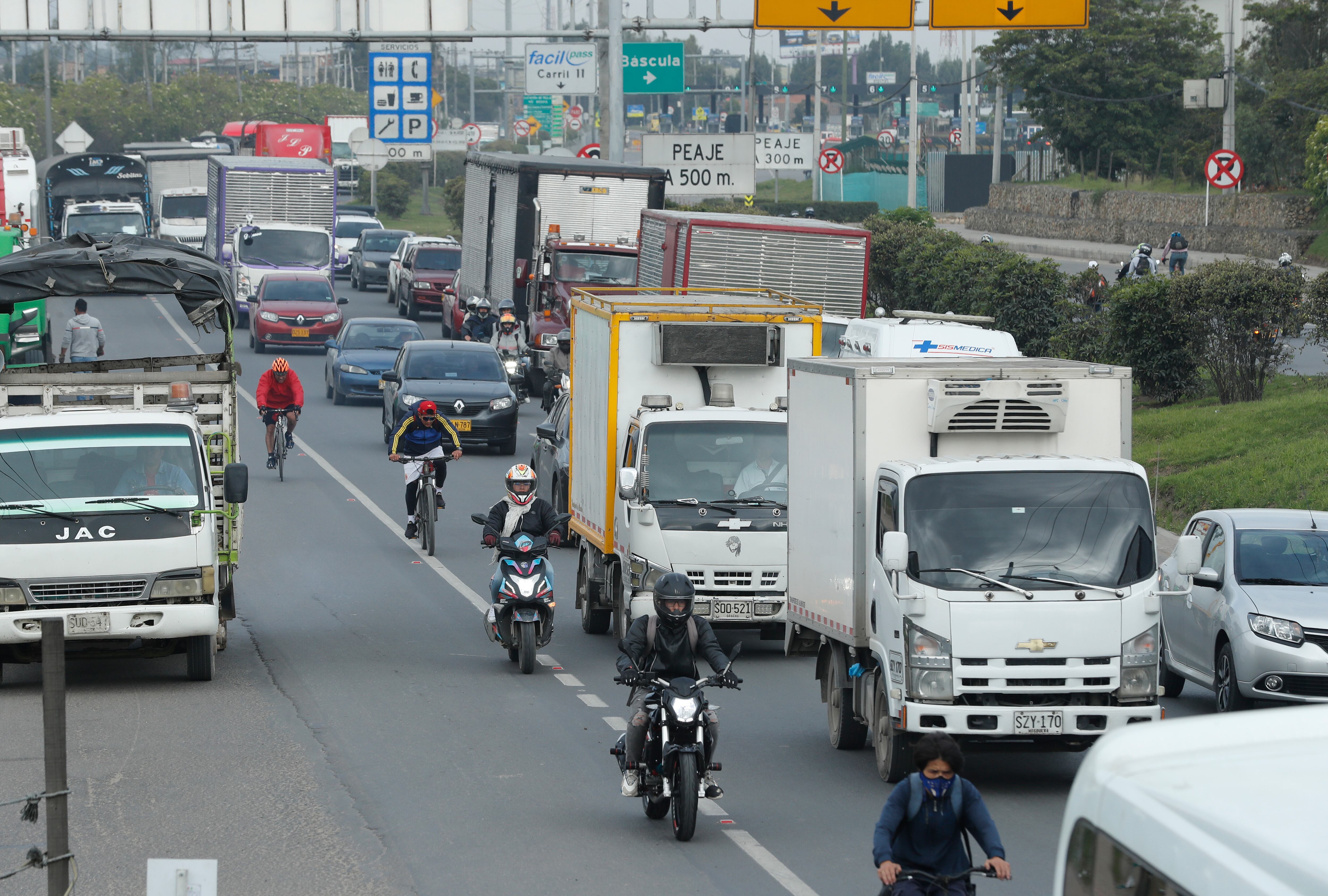 Bogotá calle 13 tráfico
trancones movilidad
Octubre 4 del 2022
Foto Guillermo Torres Reina / Semana