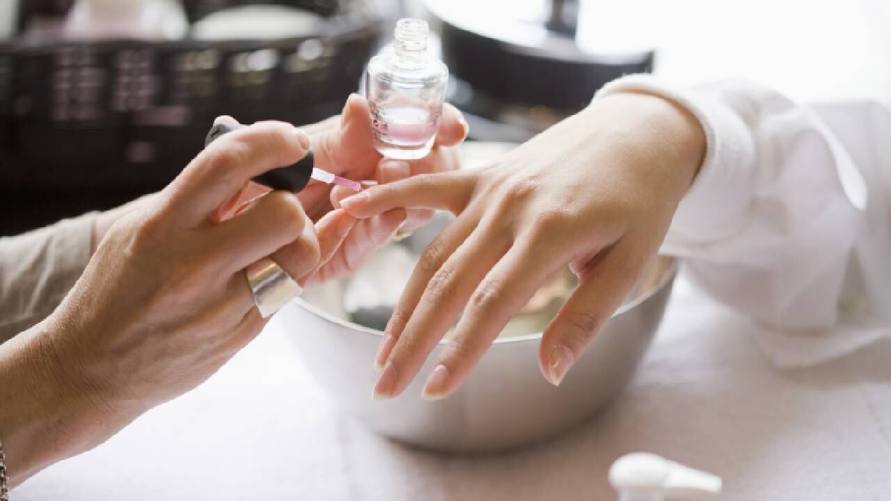 Las clientas continuaron en el centro de belleza casi sin 'inmutarse'.