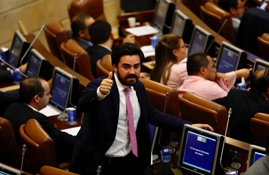 Gabriel Santos, representante del Centro Democrático, previo a la votación en la Cámara de Representantes. FOTO: León Darío Peláez
