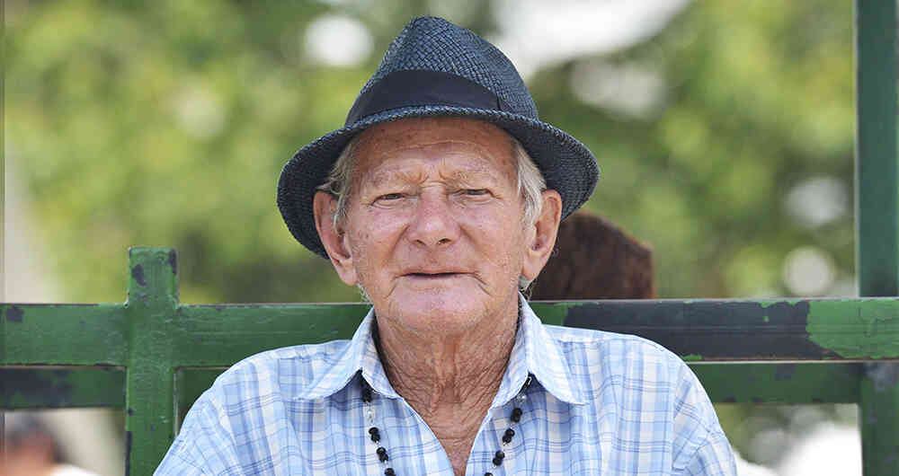 Muchos adultos mayores no tienen acceso a internet o algunos servicios públicos.