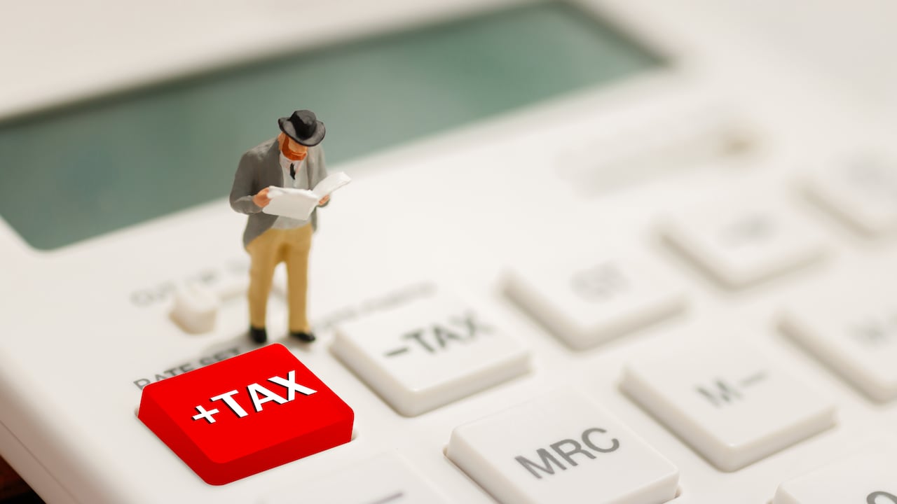 El gobierno estudia todas las posibilidades para buscar formas de incrementar el menguado recaudo tributario.