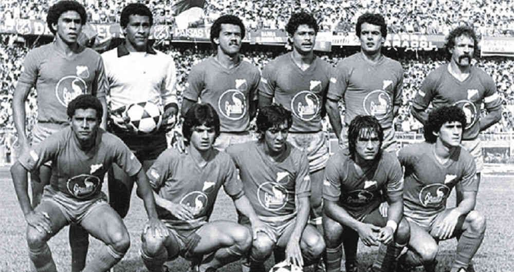 Eduardo Malásquez (cuarto en la fila de abajo).