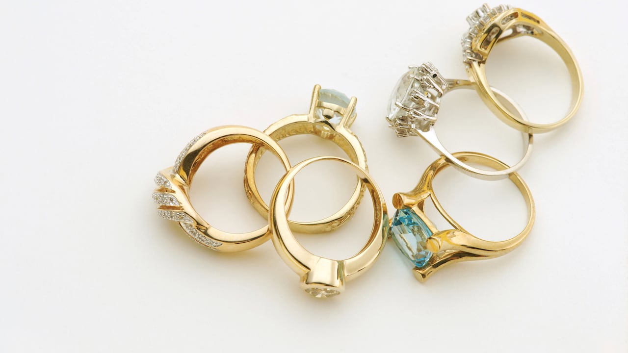 El truco casero con vinagre para saber si es oro puro.