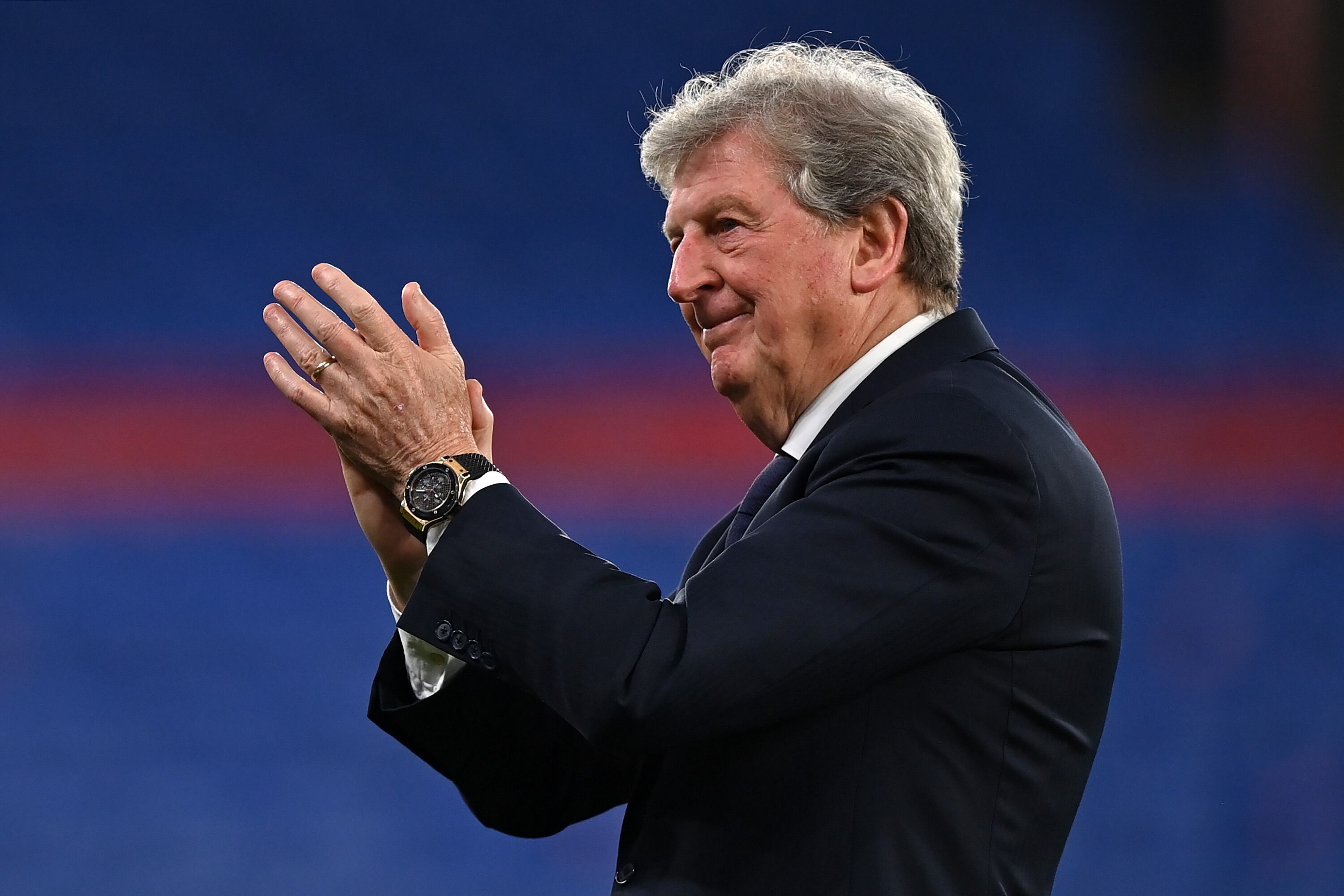 Roy Hodgson, gerente de Crystal Palace, se despide de los fanáticos después de su último partido en casa como gerente de Crystal Palace durante el partido de la Premier League entre Crystal Palace y Arsenal en Selhurst Park el 19 de mayo de 2021 en Londres, Inglaterra. (Foto de Justin Setterfield/Getty Images)