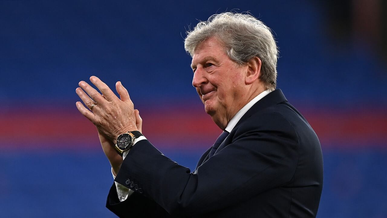 Roy Hodgson, gerente de Crystal Palace, se despide de los fanáticos después de su último partido en casa como gerente de Crystal Palace durante el partido de la Premier League entre Crystal Palace y Arsenal en Selhurst Park el 19 de mayo de 2021 en Londres, Inglaterra. (Foto de Justin Setterfield/Getty Images)