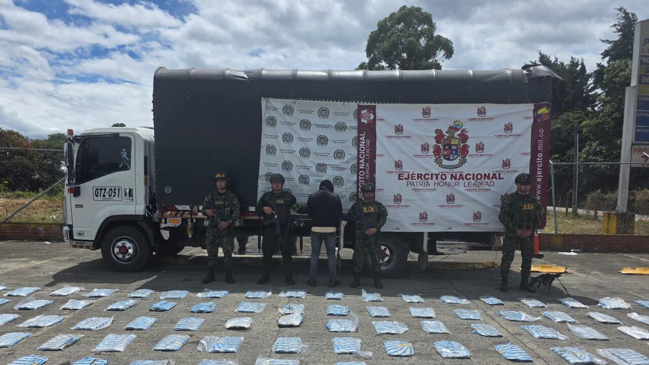 Droga que iba camuflada en tubos metálicos.