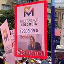 Apoyo a Vicky Dávila, directora de SEMANA, en la Marcha de la Mayoría.