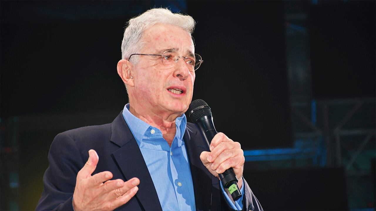 ÁLVARO URIBEExpresidente 