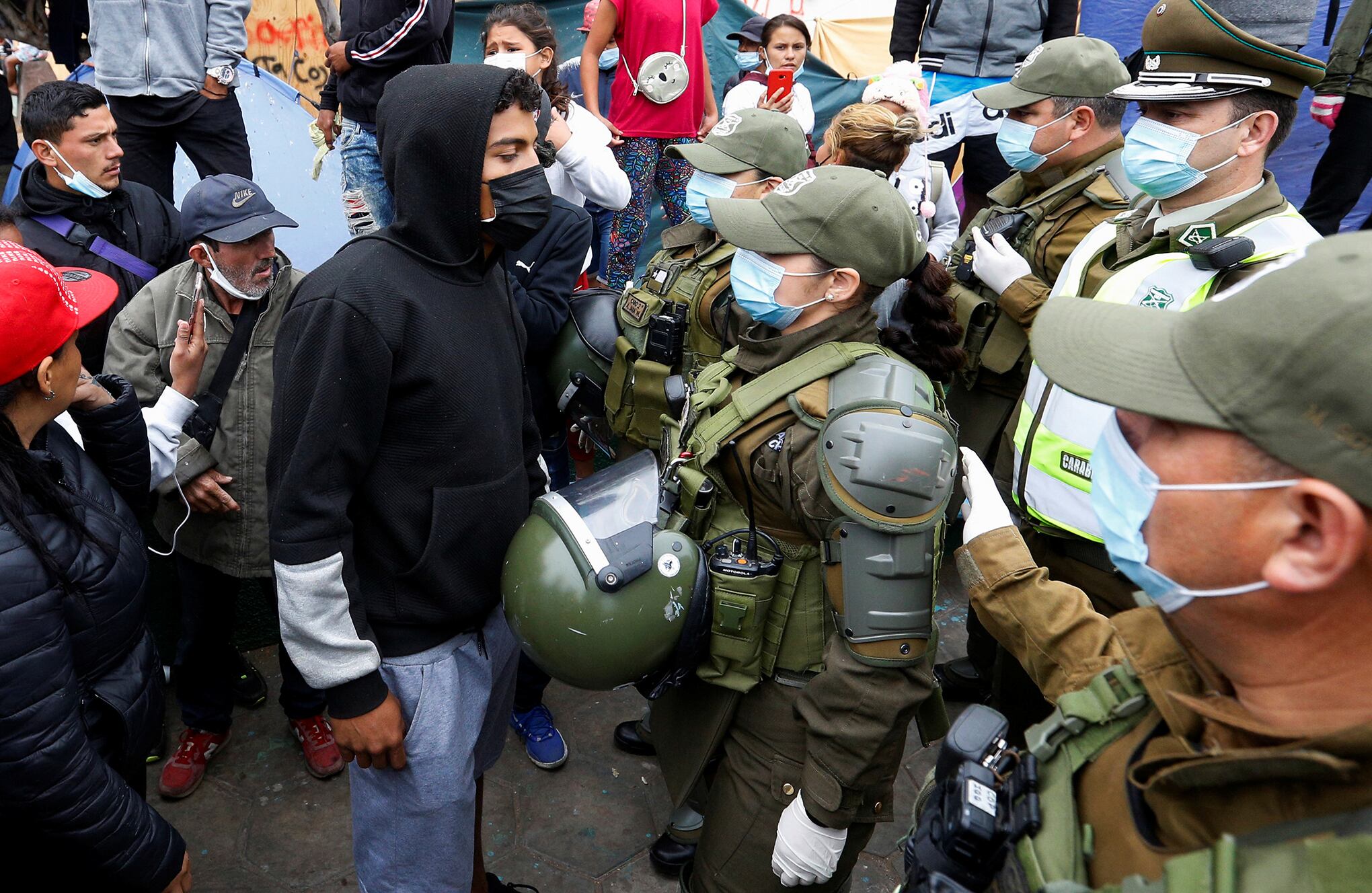 En Imágenes. Enfrentamiento entre antiinmigración y migrantes venezolanos en Chile