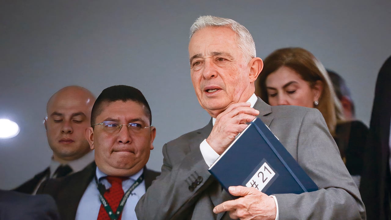 El expresidente Álvaro Uribe enfrenta un nuevo proceso judicial, con Iván Cepeda como antagonista, en el que lo acusan por su supuesta relación con las masacres de El Aro y La Granja.