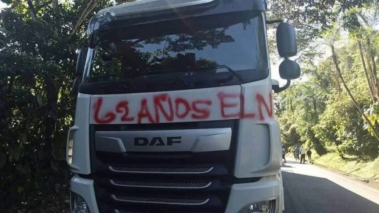 Retén ilegal del ELN en la vía Tado-Pereira.