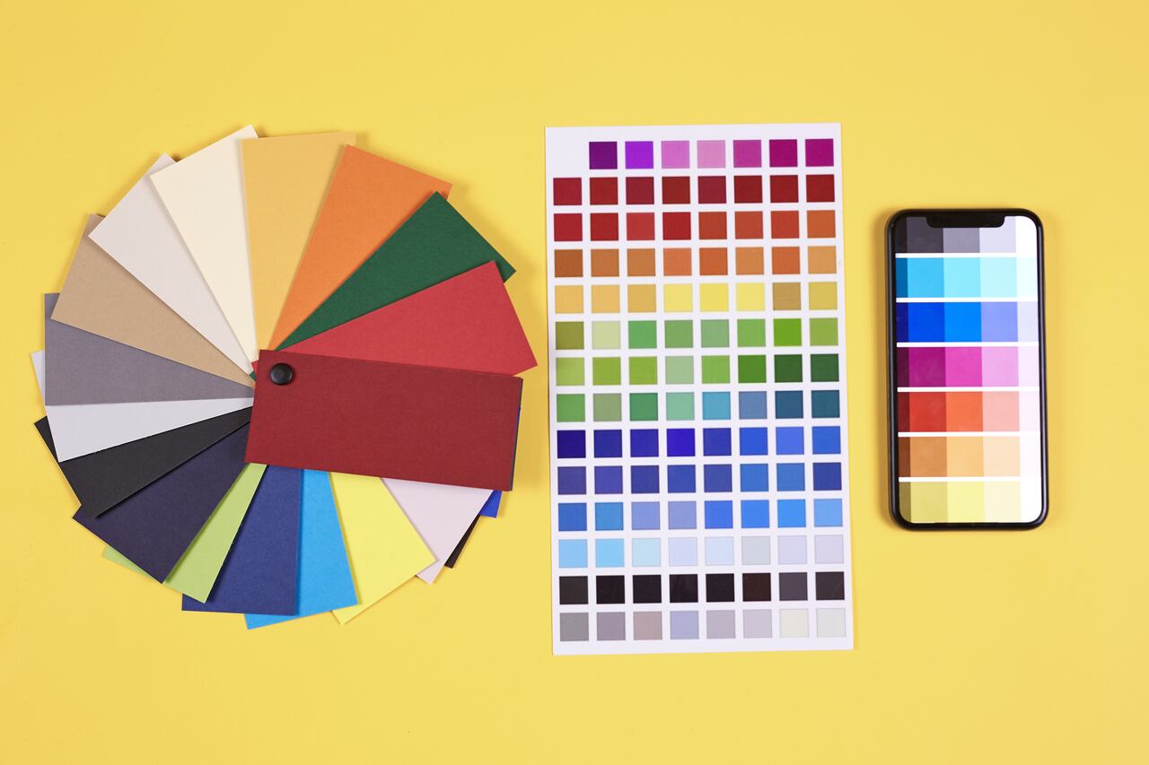 La influencia cultural también desempeña un papel importante en la asociación de ciertos colores con la inteligencia.