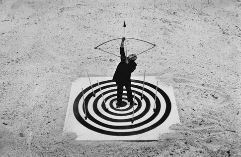 Le coeur de la cible (El corazón del blanco ) Explica el origen de su arte diciendo "Me sumergí en el arte de la fotografía como cuando te zambulles en el mar, de cabeza y al fondo, y enseguida descubrí que en mi etapa anterior yo había sido una esponja que había retenido un montón de cosas interesantes. Todas esas ideas e imágenes que yo había apilado a lo largo de mi vida terminaron, al final, por resurgir".