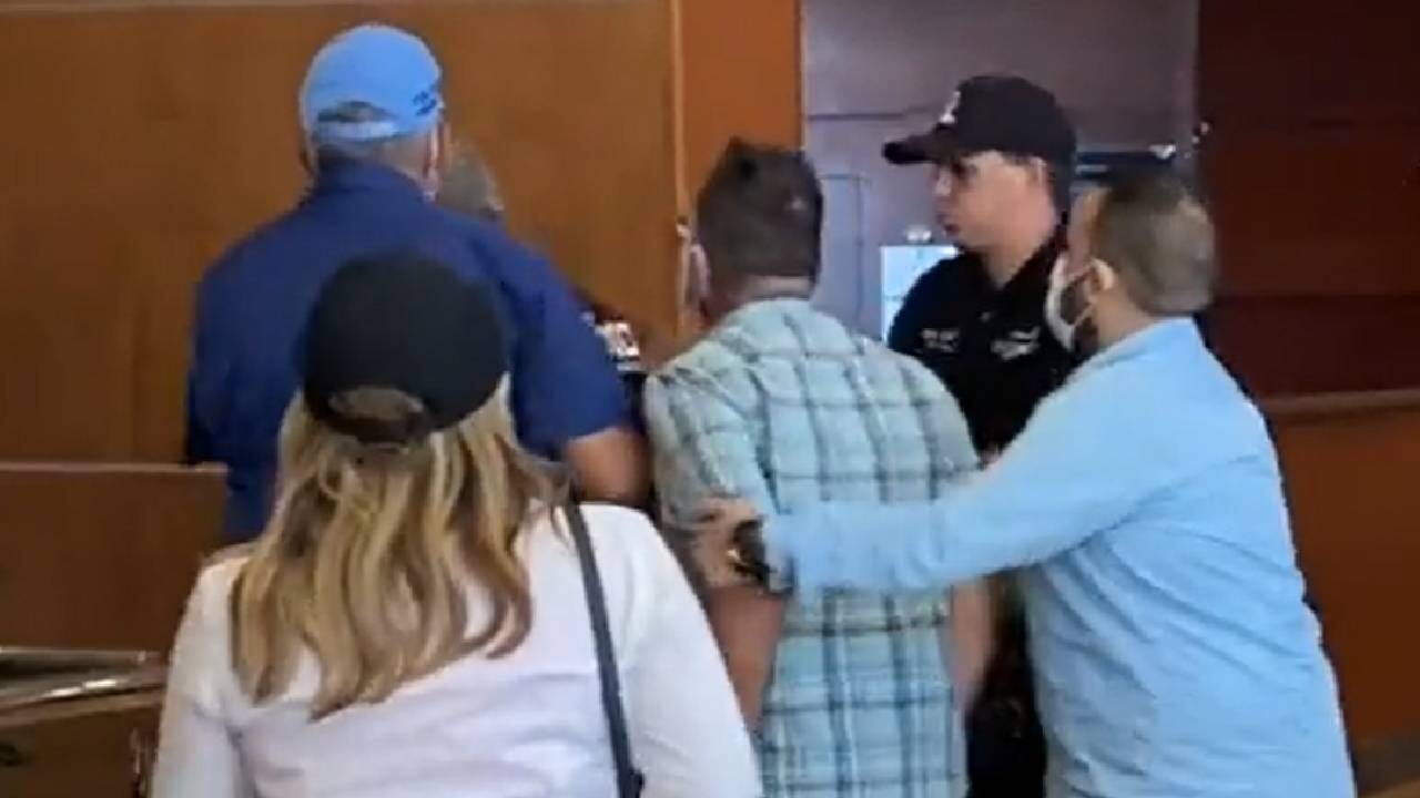 Candidato del chavismo abofeteó a un opositor en Venezuela