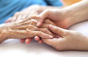 Según su hijo, la adulta mayor estaba "muy fría".