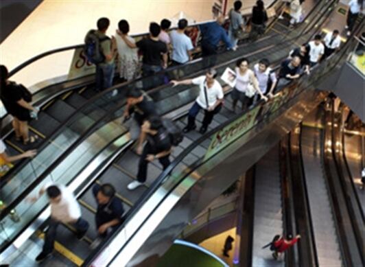 Aglomeraciones, las cuales hay que evitar no solo por razones de bioseguridad debido a la pandemia de coronavirus, sino también para no llamar la atención de aquellos que estén ideando un robo.