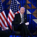 El secretario de Estado de Estados Unidos, Antony Blinken (izq.), se sienta con el presidente de Estados Unidos, Joe Biden, mientras se reúnen con el primer ministro de Israel en Tel Aviv el 18 de octubre de 2023, en medio de las batallas en curso entre Israel y el grupo palestino Hamás. (Foto de Brendan SMIALOWSKI / AFP)