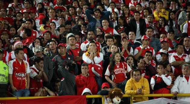 La hinchada de Santa Fe lamenta los malos resultados de su equipo durante los últimos años.