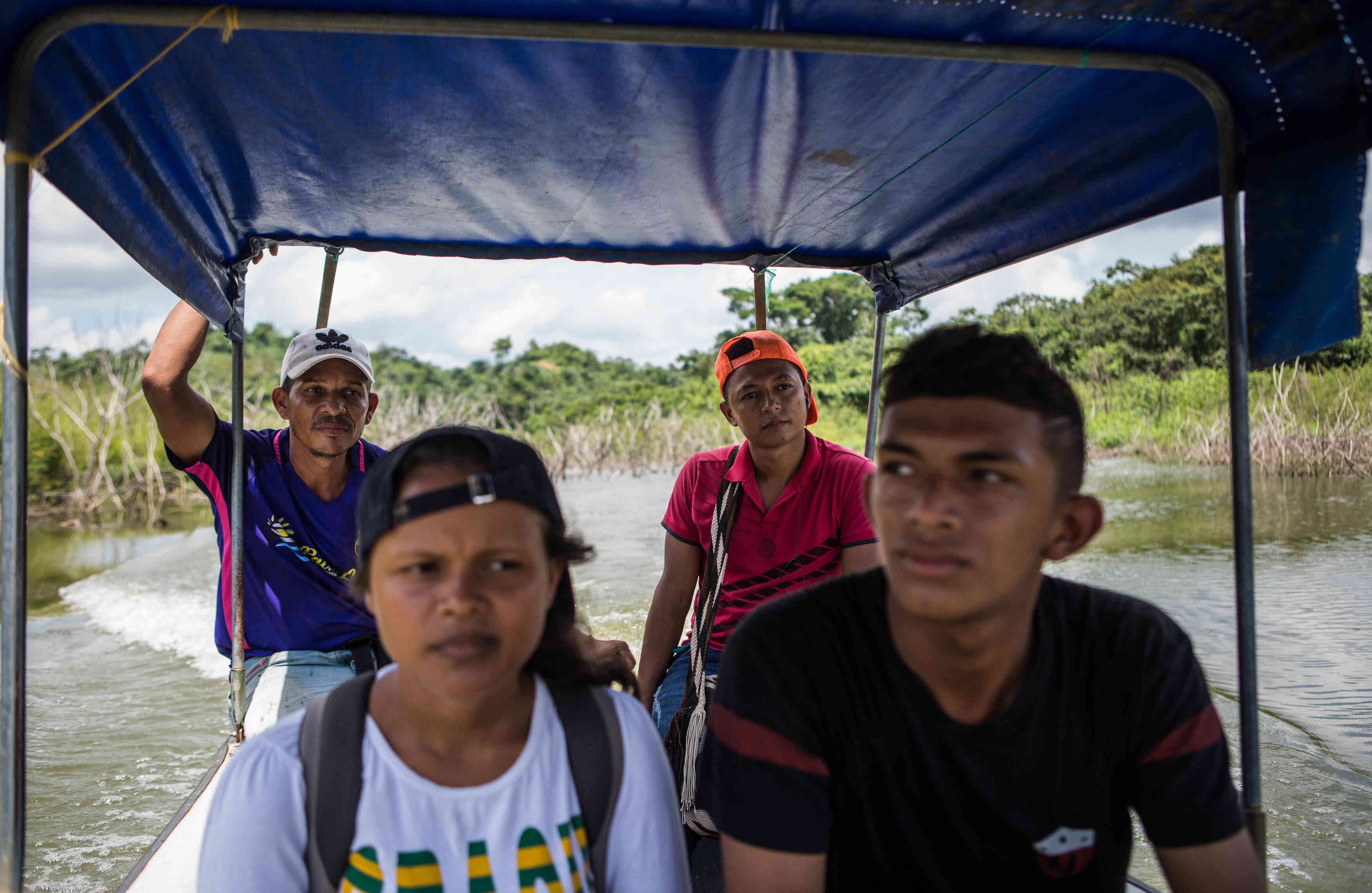 Geovaldis con Elmer, Jocabeth, y Wilmar. Geovaldis trabaja de la mano con estos jóvenes, cree en el recambio Generacional del liderazgo. Por su parte los jóvenes lo ven como un referente de liderazgo en la zona de Montes De María. Mauricio Morales.