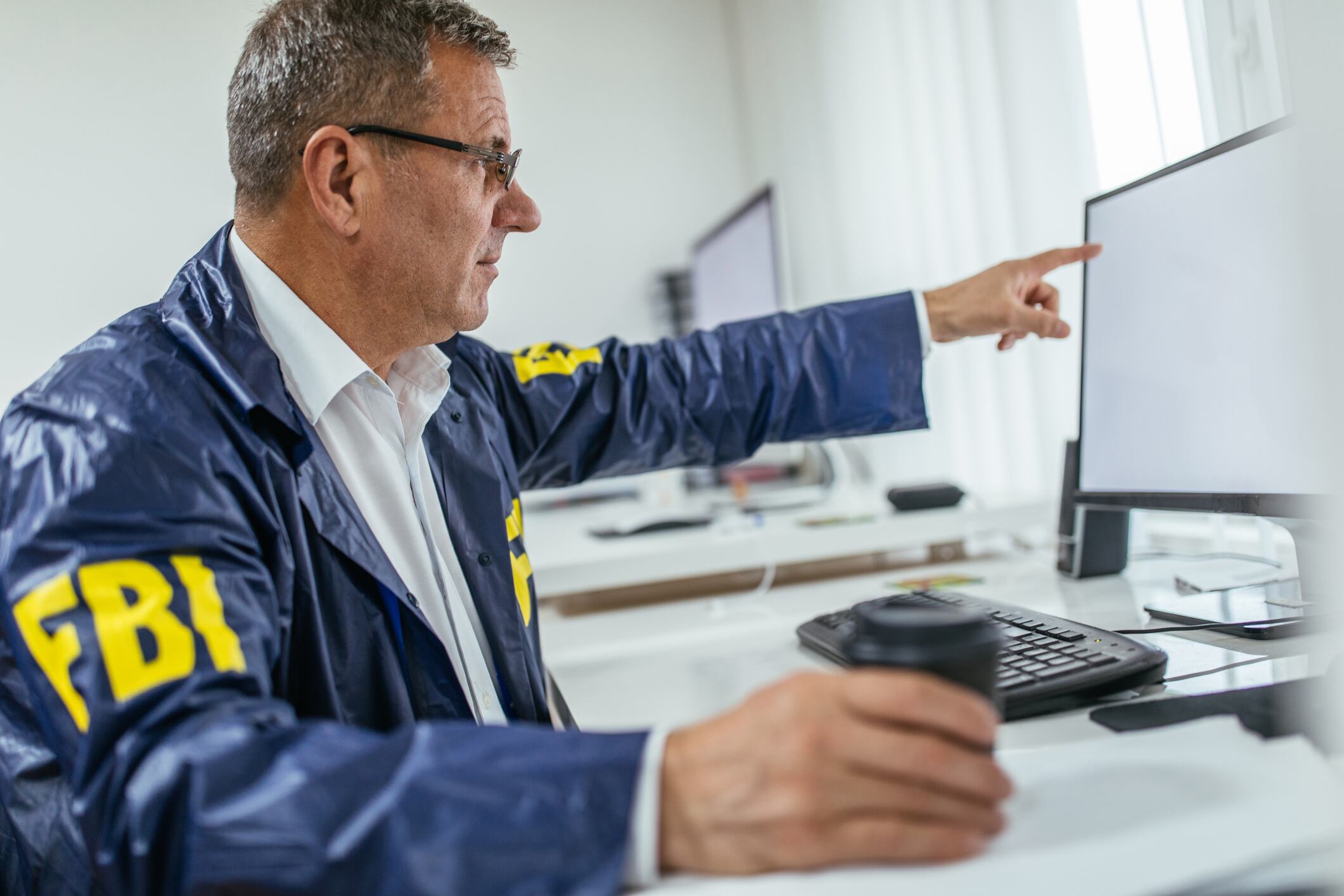 Según el FBI, dos palabras clave en los correos electrónicos pueden indicar intentos de fraude.