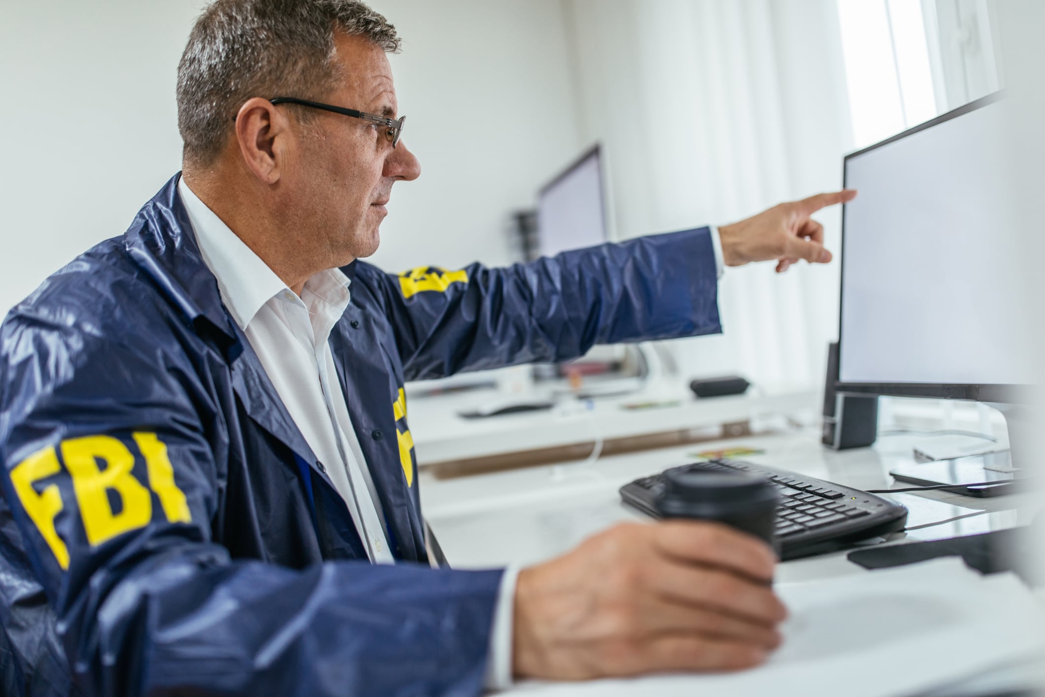 Según el FBI, dos palabras clave en los correos electrónicos pueden indicar intentos de fraude.