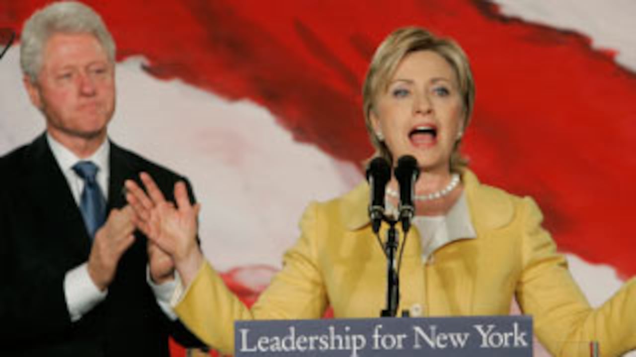 La senadora y ex primera dama Hillary Clinton, apoyada por su esposo, cuenta con una envidiable maquinaria y es la favorita entre los demócratas. Refrendó con facilidad su escaño por Nueva York y pocos candidatos cuentan con su capacidad para recaudar fondos