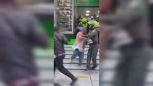 El supuesto ladrón recibió golpes contundentes.