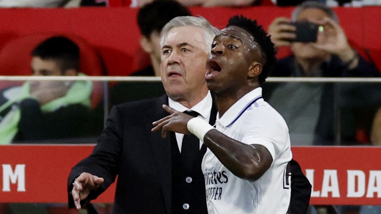 Soccer Football - LaLiga - Girona v Real Madrid - Estadi Montilivi, Girona, Spain - April 25, 2023 Real Madrid's Vinicius Junior and coach Carlo Ancelotti REUTERS/Albert Gea