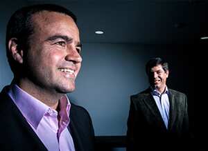 De izquierda a derecha: Esteban Iriarte, presidente de Tigo; March Eichmann, presidente de UNE.