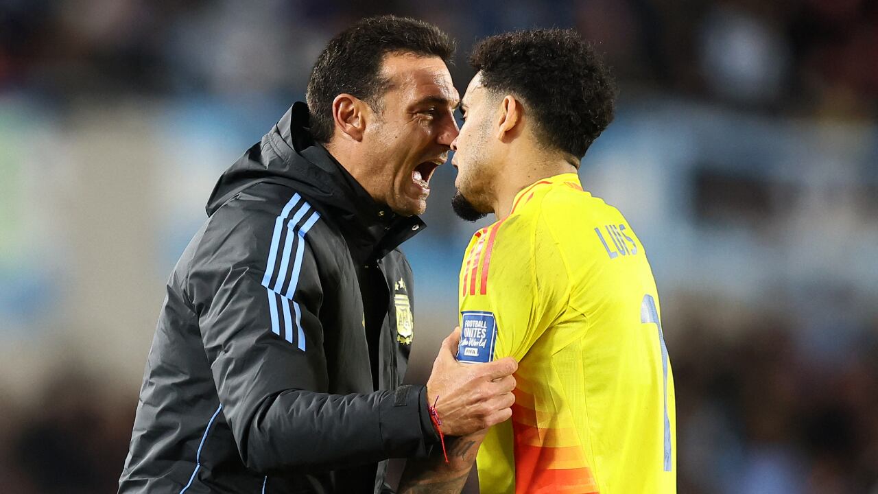 Lionel Scaloni le reconoció a Luis Díaz su desempeño en pleno partido