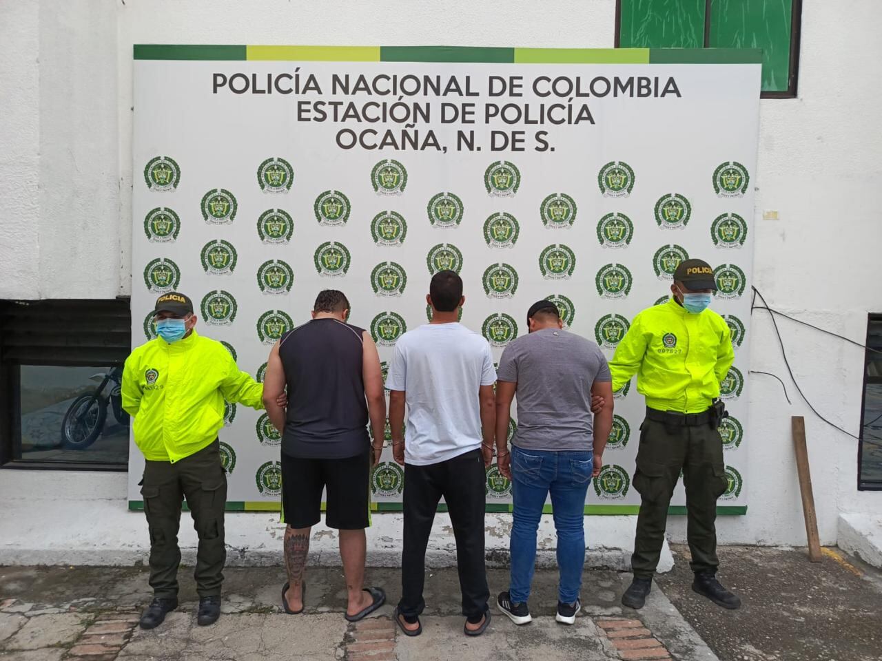 Este grupo operaba principalmente en las regiones de Cesar y Norte de Santander, utilizando camiones de carga para trasladar el producto sustraído de manera ilegal.