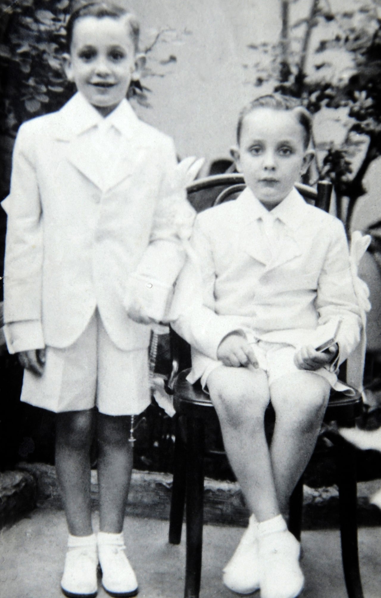 En esta fotografía colectiva sin fecha, cortesía de la Familia de Bergoglio, José Mario Bergoglio posa con su hermana María Elena Bergoglio en Buenos Aires, Argentina. Bergoglio fue elegido papa el 13 de marzo de 2013, convirtiéndose en el primer papa americano de la historia.