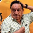 Roberto Gómez Bolaños al lado de 'El Chavo' versión animada. El actor y libretista cumple 84 años.