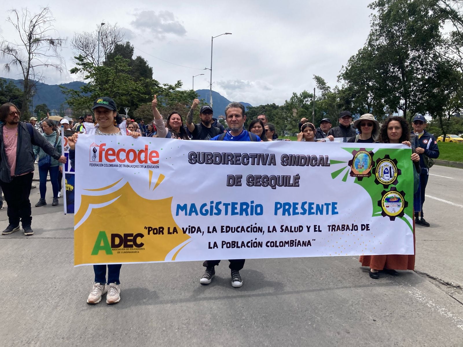 Marcha de maestros 7 de abril contra las fallas del sistema de salud del magisterio.