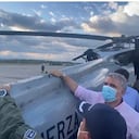 Presidente Iván Duque inspecciona helicóptero atacado.