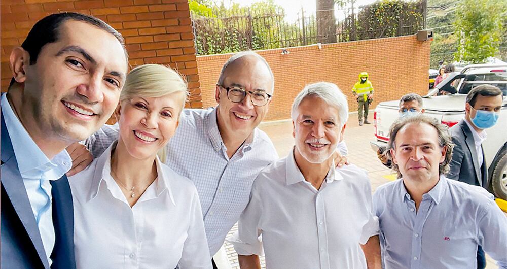 David Barguil, del partido conservador; Dilian Francisca Toro, del Partido de la U; el exministro Juan Carlos Echeverry y los exalcaldes de Bogotá y Medellín, Enrique Peñalosa y Federico Gutiérrez, y el exalcalde de Barranquilla Alex Char, están alineando la estrategia de la centro derecha.
