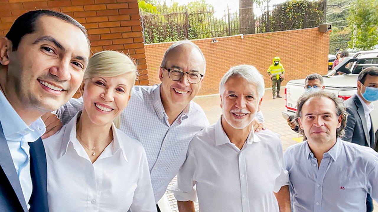 David Barguil, del partido conservador; Dilian Francisca Toro, del Partido de la U; el exministro Juan Carlos Echeverry y los exalcaldes de Bogotá y Medellín, Enrique Peñalosa y Federico Gutiérrez, y el exalcalde de Barranquilla Alex Char, están alineando la estrategia de la centro derecha.