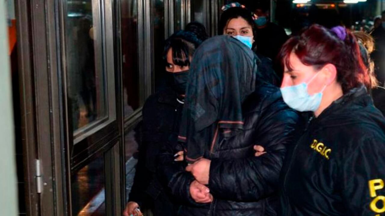 Brenda Agüero, quien fue acusada por el homicidio calificado por procedimiento insidioso (envenenamiento) de cinco bebés en el Hospital Materno Neonatal de Córdoba y por homicidio calificado, en grado de tentativa, por ocho que sobrevivieron.