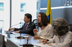 La magistrada de la JEP señaló que los gobiernos de la época (Pastrana y Uribe) fortalecieron las Fuerzas Armadas, todo esto a cambio de una exigencia permanente de resultados por medio de “mediciones cuantitativas” reflejadas en bajas y capturas.
