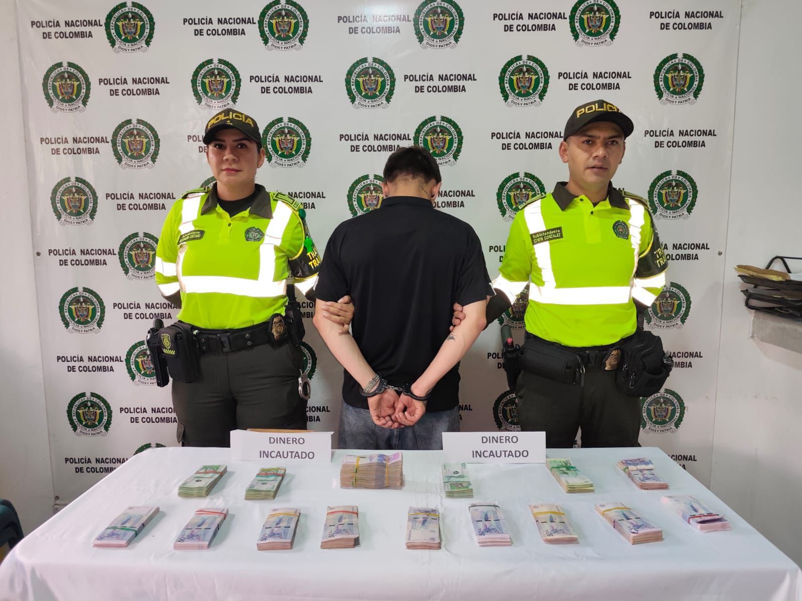 Un joven de 18 años fue catpruado con 110 millones de pesos en efectivo en la vía Bogotá-Girardot.
