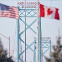 Aunque la frontera entre Estados Unidos y Canadá no está tan custodiada como la que el país norteamericano comparte con México, igual las autoridades migratorias serán estrictas, más aun si se es latino. (Photo by Geoff Robins / AFP)