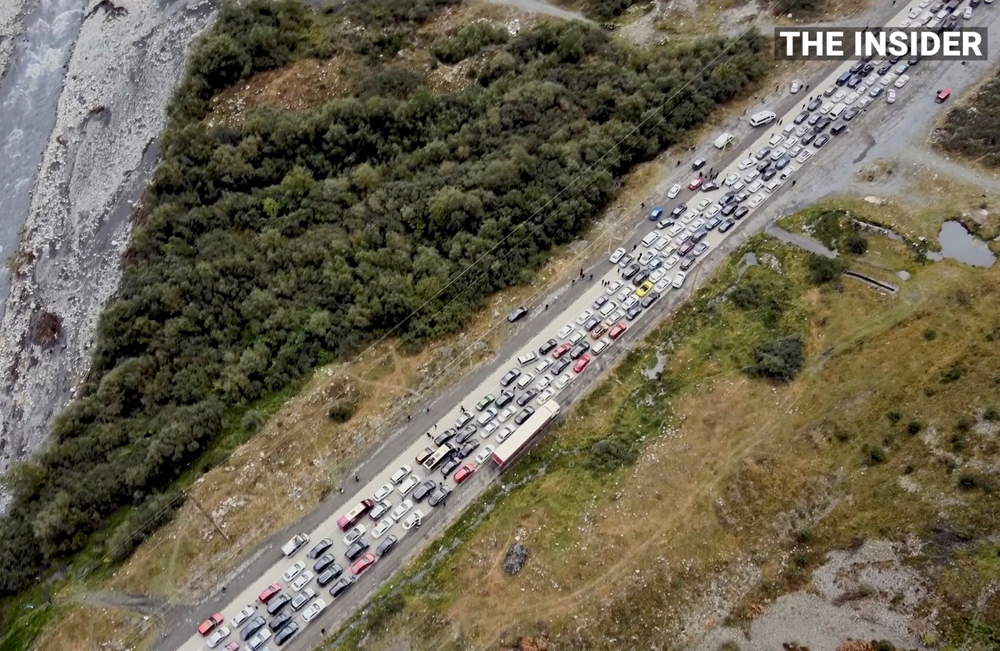 En imágenes : Travesías desde Rusia en la estación Zemo Larsi/Verkhny Lars en Georgia
