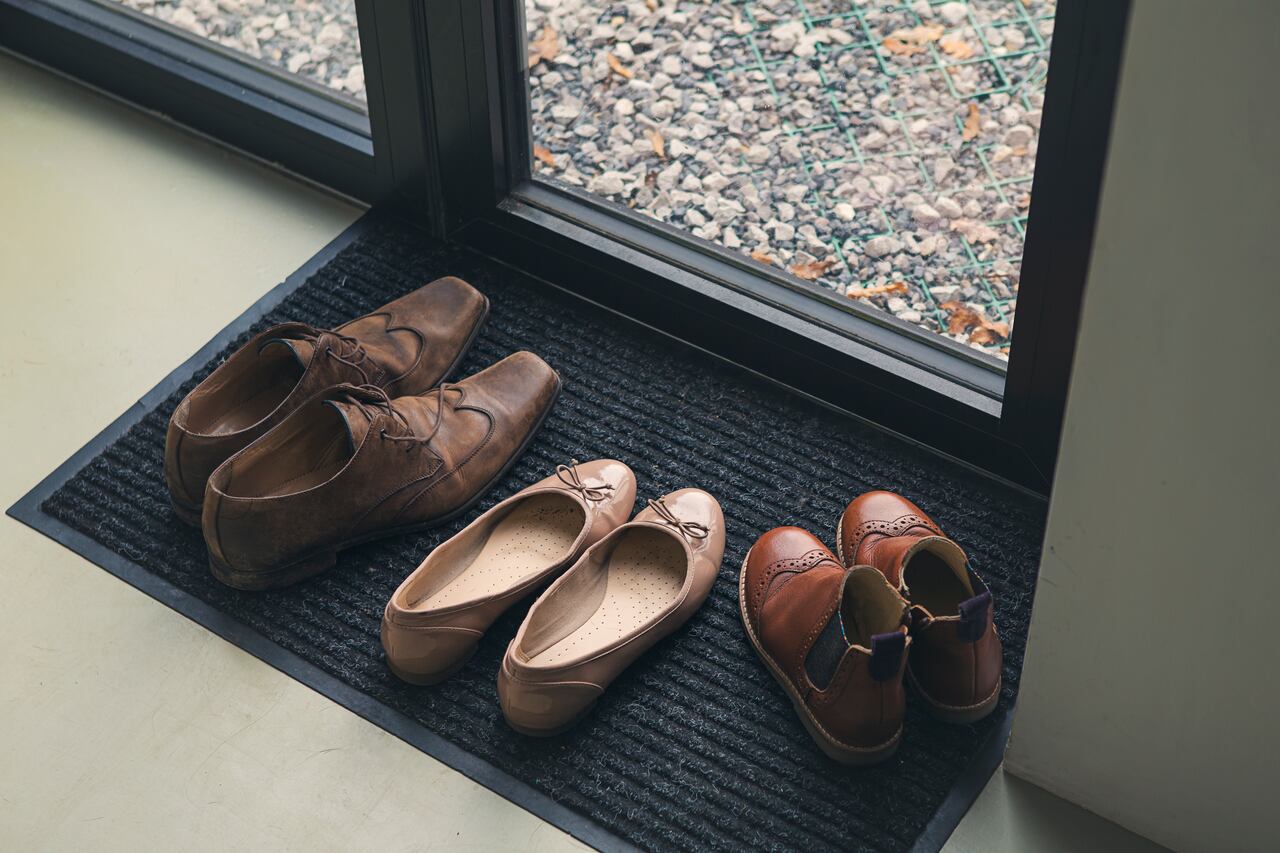 Los zapatos pueden acumular suciedad.