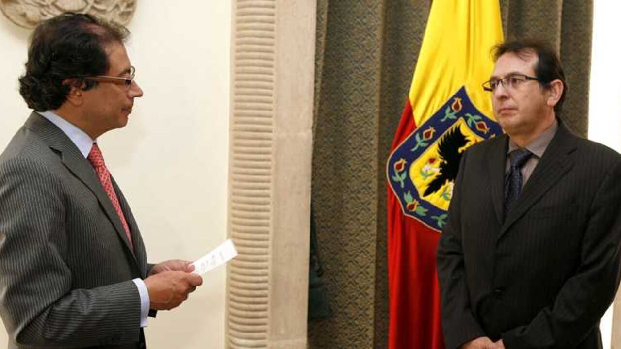 Gustavo Petro, en su época de alcalde de Bogotá, y Jorge Rojas cuando asumió la secretaría de Integración Social.