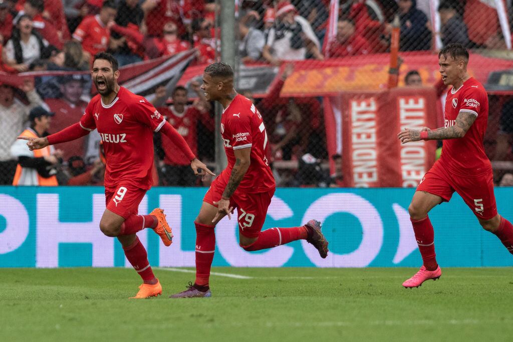 Jugadores de Independiente de Avellaneda celebrando.