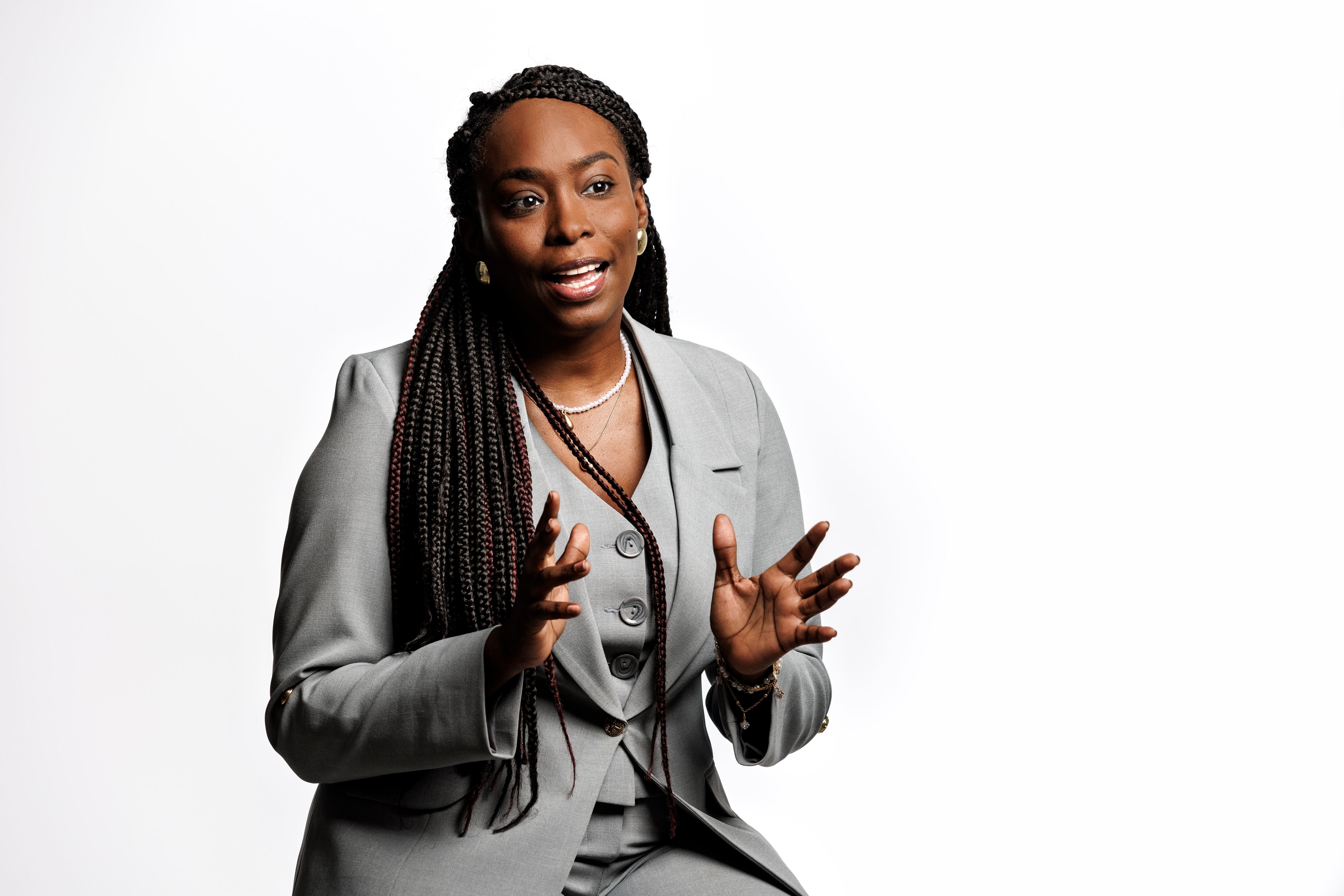 Gracias al trabajo de Hillary Rodríguez, más de 6.000 millones de pesos han sido adjudicados a empresarios de la isla que nunca antes habían participado en convocatorias públicas.