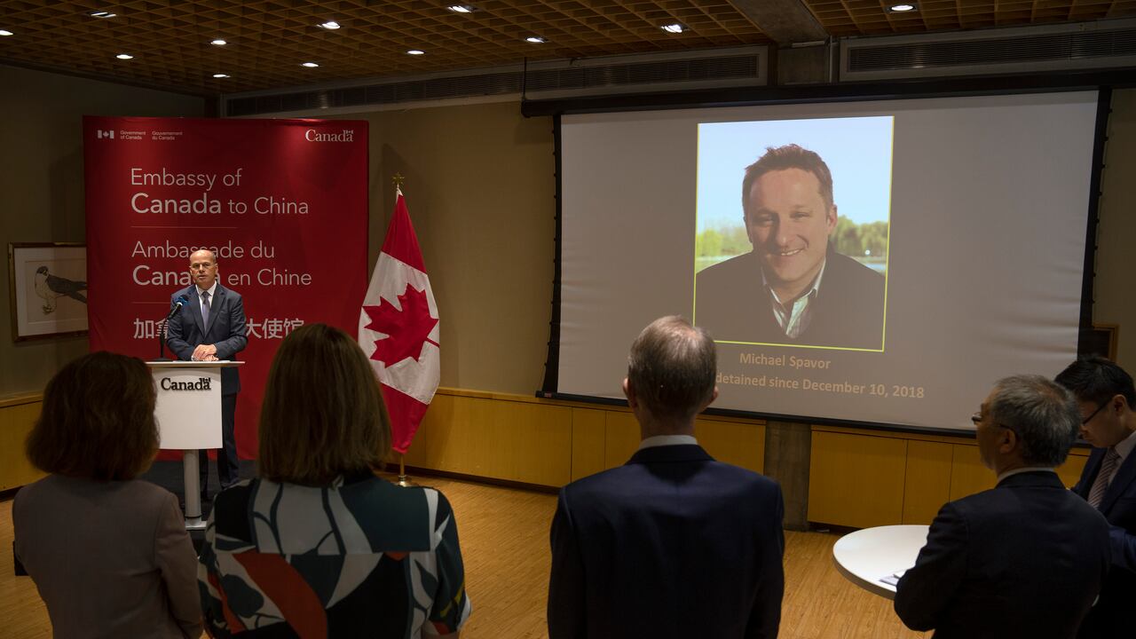 Un tribunal chino condenó al canadiense Michael Spavor a 11 años por cargos de espionaje en un caso vinculado a Huawei.