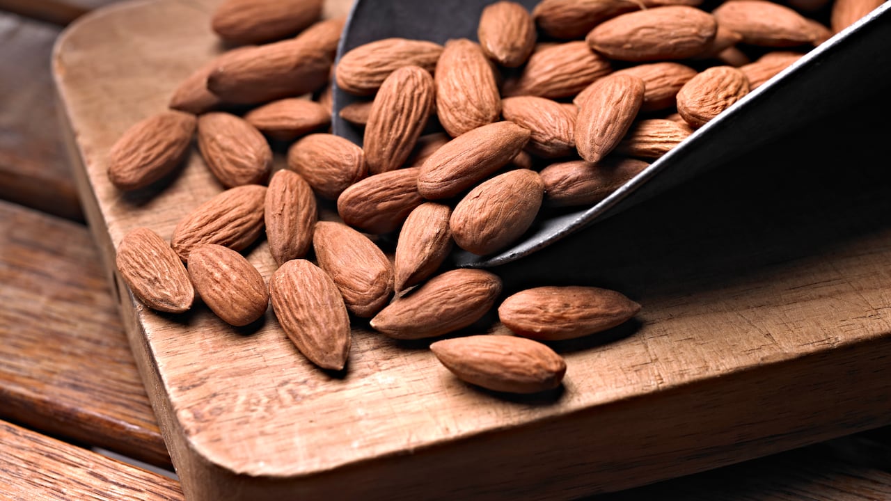 Se pueden consumir durante el desayuno, con yogur, avena o simplemente entre comidas.